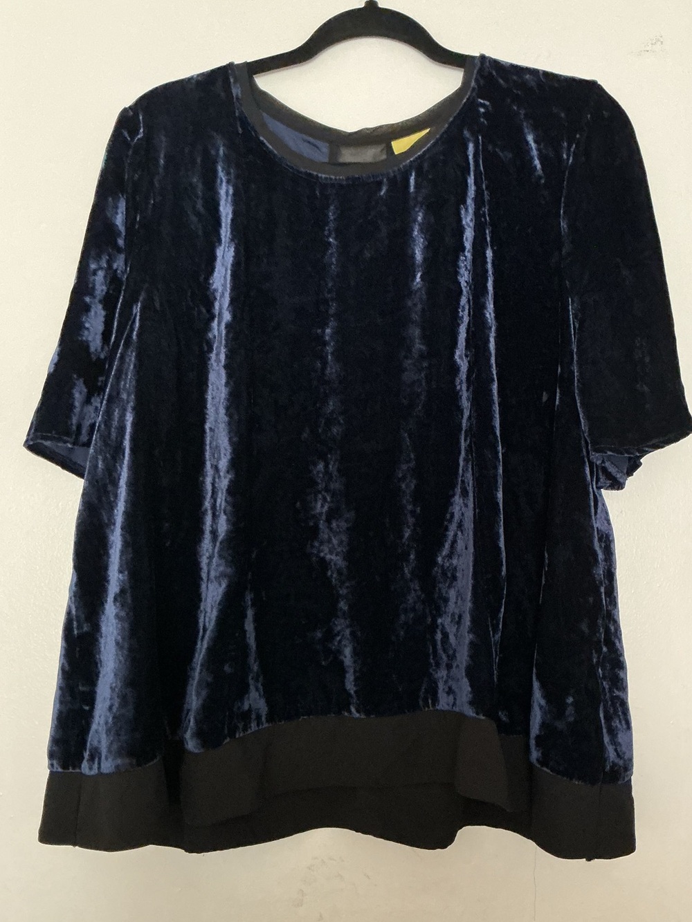 Maeve Crushed Velvet Short-Sleeve Swing Top in Deep Navy with Black Hem